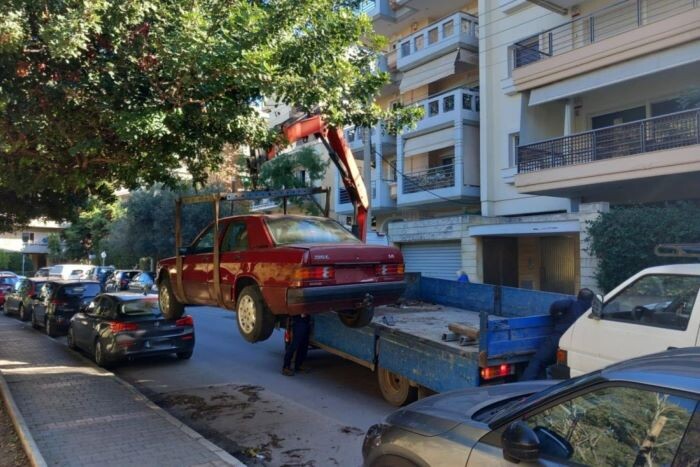 Πάνω από 150 εγκαταλελειμμένα οχήματα απομακρύνθηκαν από τον Δήμο Παλλήνης μέσα σε δύο χρόνια